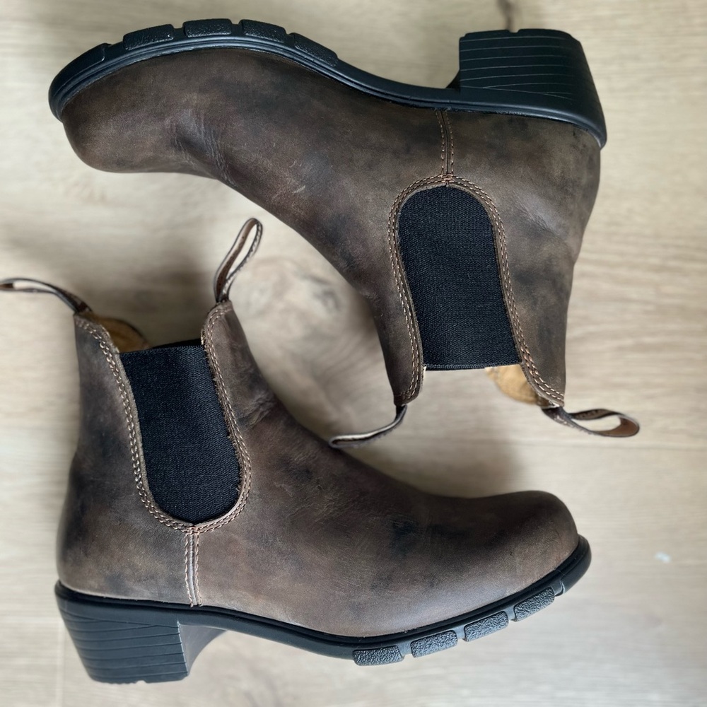 Blundstone Heeled Chelsea Boots EUC